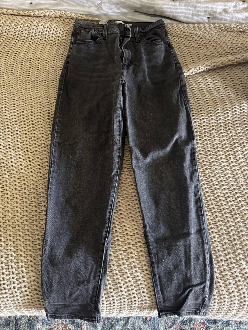 High-Rise Women's Black Jeans - Relaxed Straight Leg